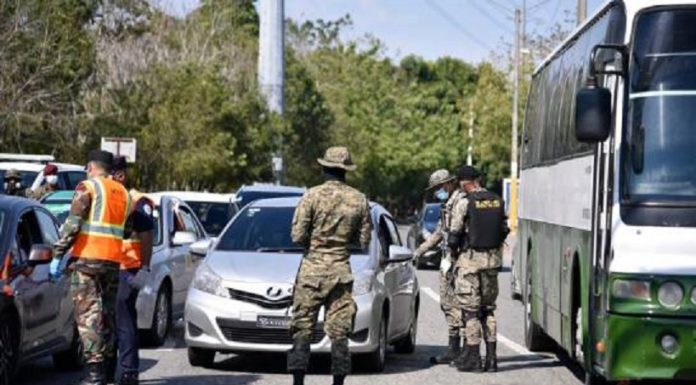 Siguen los retenes en los peajes de las salidas a los pueblos