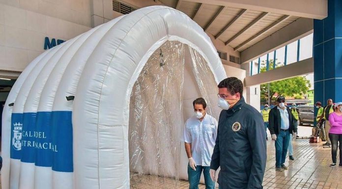 Alcalde del Distrito Nacional, David Collado, instala primeros túneles sanitizantes para combatir COVID-19