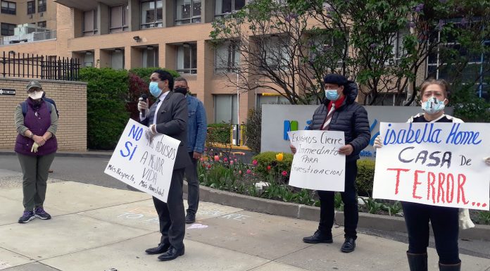 Varios activistas declaran como “Casa de Terror” asilo en Alto Manhattan donde murieron ancianos dominicanos