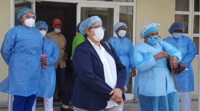 Enfermeras amenazan con paralizar labores debido a falta de protección