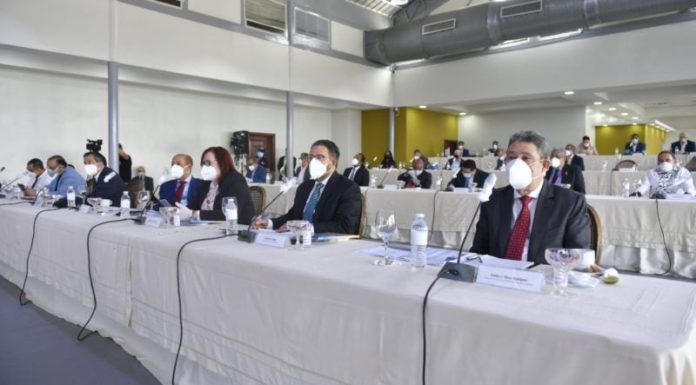 Junta Central Electoral evalúa extender horario de votación y dividirlo por género