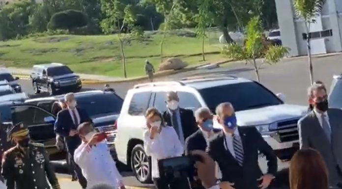 Presidente y Vicepresidenta electa visitan área del Ministerio Defensa; se desconoce el motivo de la visita ni los temas que trataron