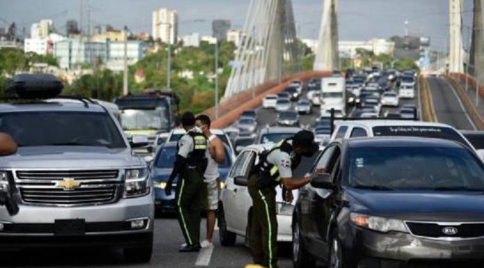 Ciudadano agrede fotorreportera de Diario Libre durante toque de queda