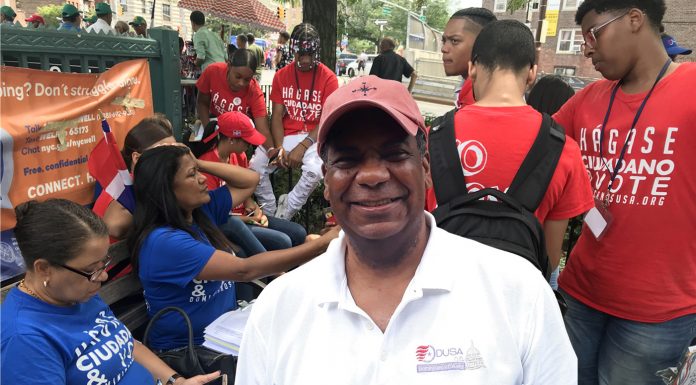 DUSA inscribe miles de votantes en campaña para ciudadanía americana y voto por correo