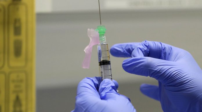 Estados Unidos presenta plan sobre vacunas gratis contra el coronavirus