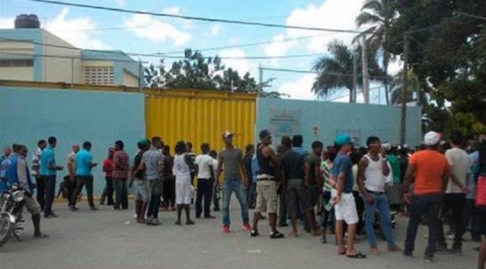 Arrestan encargado de vigilancia de la cárcel de San Pedro de Macorís tratando de introducir drogas