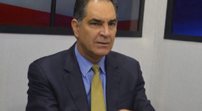 Director de Senasa, Santiago Hazim, niega tenga deuda millonaria con clínicas y hospitales públicos