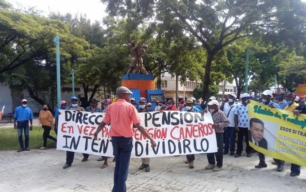 Presidente Luis Abinader pensiona con RD$10 mil mensuales a 295 cañeros