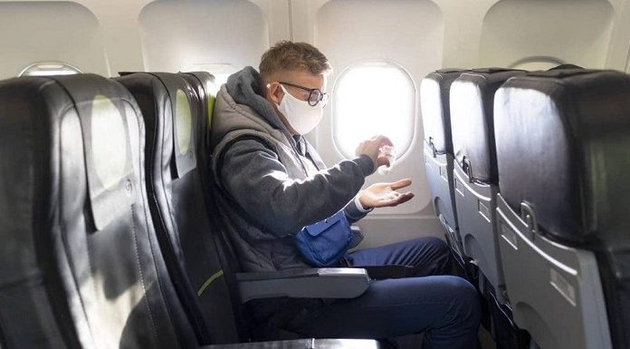 EE.UU. requerirá pruebas negativas de Covid-19 a todos los pasajeros aéreos