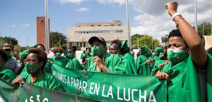 Reacciones en contra y a favor tras aprobación del Código Penal sin las causales