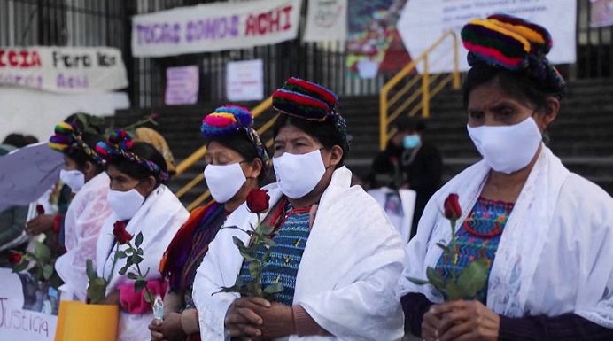 Guatemala condena a exparamilitares por violaciones a mujeres indígenas en la década de 1980