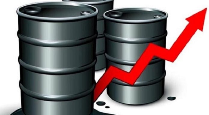 Petróleo se mantiene sobre los US$90 y presiona mercado RD
