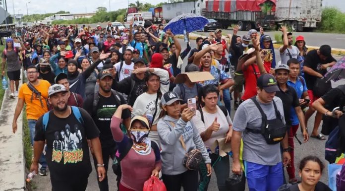 NOS SALVAMOS…!! Migrantes de RD integran caravanas van de México a EEUU