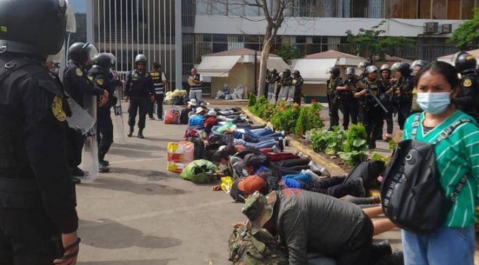 200 detenidos tras irrumpir Policía en Universidad San Marcos en Perú