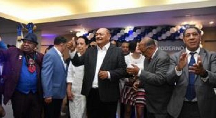 Ramón Albuquerque lanza su candidatura presidencial por el PRM y le desea suerte a Luis Abinader