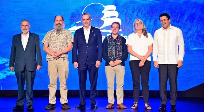 Abinader y ministro Turismo RD encabezan seminario sobre sargazo