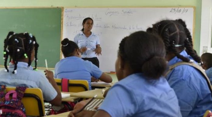 Por sobrepoblación estudiantes asisten interdiario al Liceo María Teresa Quidiello