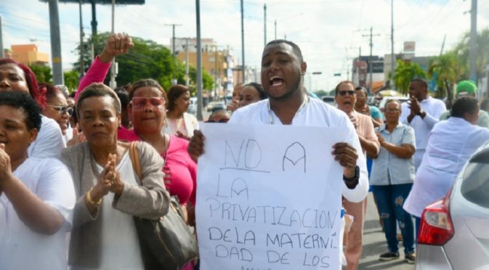 Médicos dicen SNS debió avisar a personal de Maternidad de Los Mina sobre presunta privatización