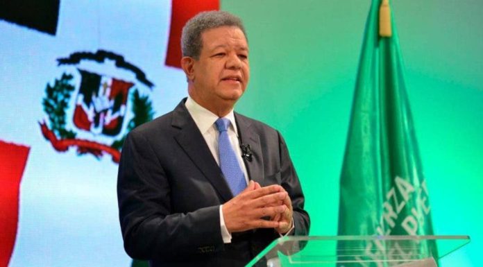 Leonel acusa al presidente Abinader de inaugurar obras sin terminar