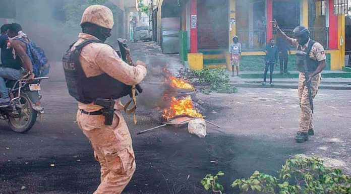 Protestas, saqueos e incendios sacuden Haití; Henry pide calma