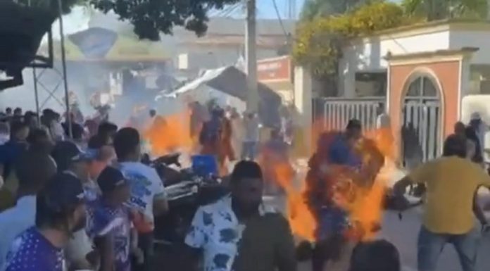 Fallece uno de 10 menores se quemaron en carnaval Salcedo
