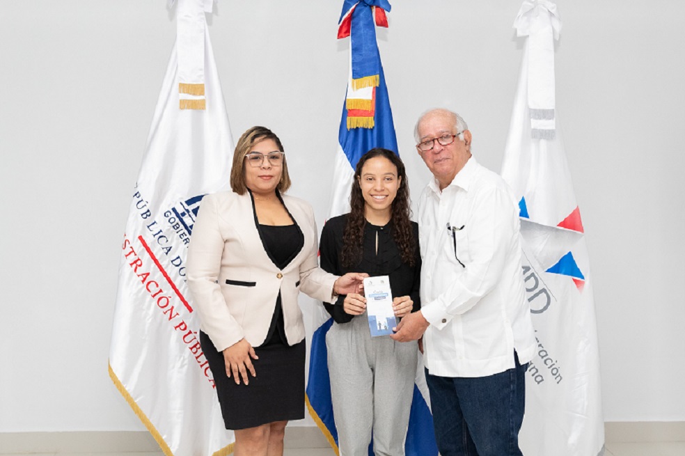 Sheyla Castillo Núñez, Emily Veras y Wilfredo Lozano