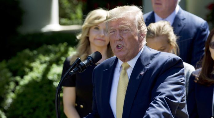 Trump critica juez tras orden de silencio impuesta en su contra