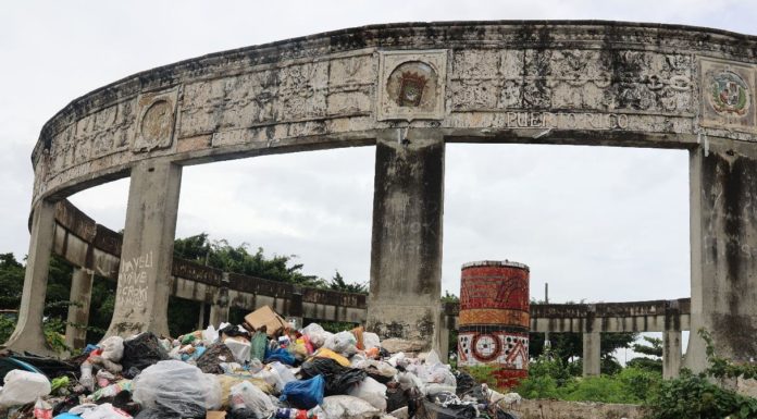 En zonas periféricas de Santo Domingo Este, la basura no cesa