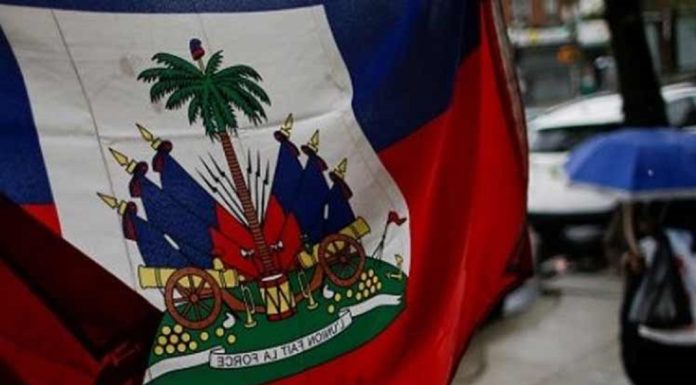 Asaltantes del Banco Popular utilizaron bandera de Haití para confundir