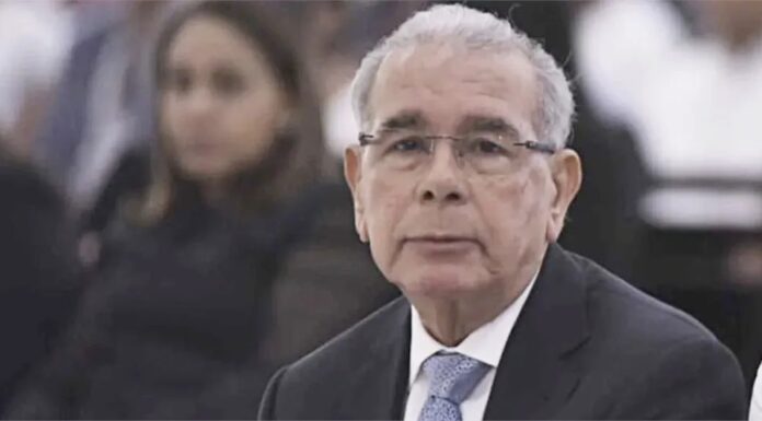 TITULARES DE NOTICIAS de Hoy, LUNES 27 de ABRIL 2026, en Con Punto & Coma…