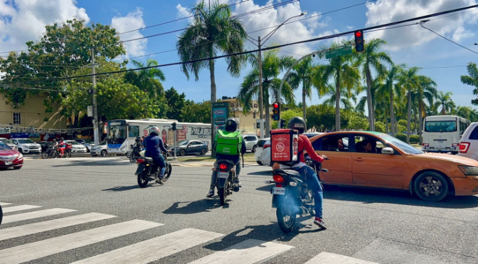 Motoristas transitan como chivos sin ley ante la vista indiferente de las autoridades