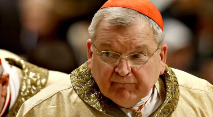 Raymond Burke, el cardenal que Trump quiere sea próximo Papa