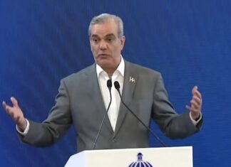 Abinader destina 5.3 millones de su salario a proyectos sociales