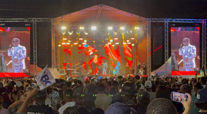 “El Torito” llena de orgullo y música su natal Bonao con un concierto histórico bajo la lluvia