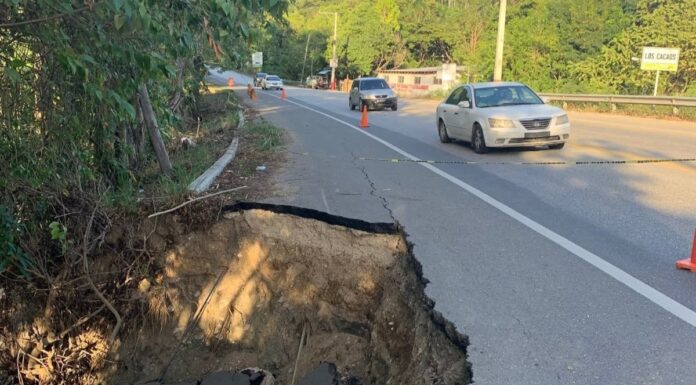 Socavón en tramo carretero Maimón-Imbert; piden a Obras Públicas intervenir vía