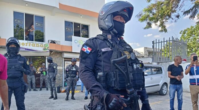 Apresan a 11 policías vinculados a muerte de cinco hombres en Santiago