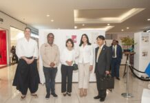 Embajada de Japón inaugura exposición de calendarios 2026 y trajes tradicionales