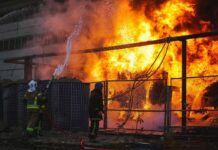 Voraz incendio afecta varias viviendas en el sector La Joya Jarabacoa, La Vega RD.