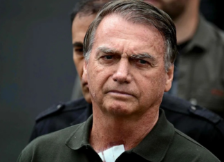 Bolsonaro permanece en cuidados intensivos