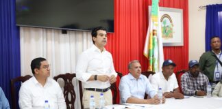 Wellington Arnaud y comunitarios coordinan operación nuevo acueducto de Navarrete