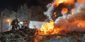 Oleada de misiles rusos golpea Ucrania y daña red transporte