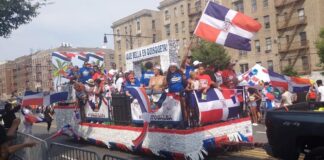Desfile dominicano en El Bronx, ¿negocio y figureo?