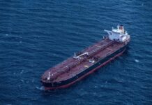 Irán declara abierto estrecho Ormuz; EEUU mantiene bloqueo