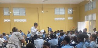 FundoVida promueve la lectura y el valor histórico del Día de las Madres en escuela Patria Mella