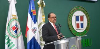 El ministro de Justicia, Antoliano Peralta Romero, analizó en la UNPHU la evolución legal de la administración pública y el marco normativo de los fideicomisos públicos
