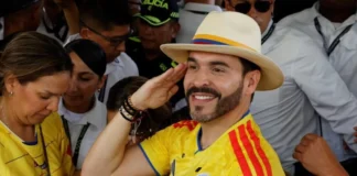 Cepeda pide a De la Espriella renunciar a ciudadanía EEUU para asumir la Presidencia