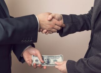 Periodistas a la venta, camaleones con pluma