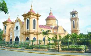 Filtraciones de agua amenazan murales iglesia San Cristóbal