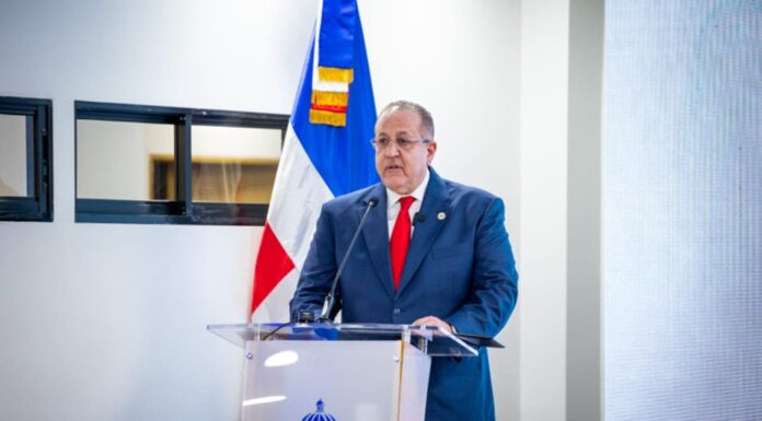 Magín Díaz dice que paquete de medidas fiscales sigue en marcha pese acuerdo Irán y EE.UU.