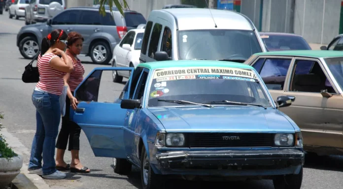 Pasajeros no deben pagar aumentos no autorizados en el transporte, advierte el INTRANT
